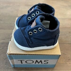 TOMS Baby Shoes in Deep Blue Size 2